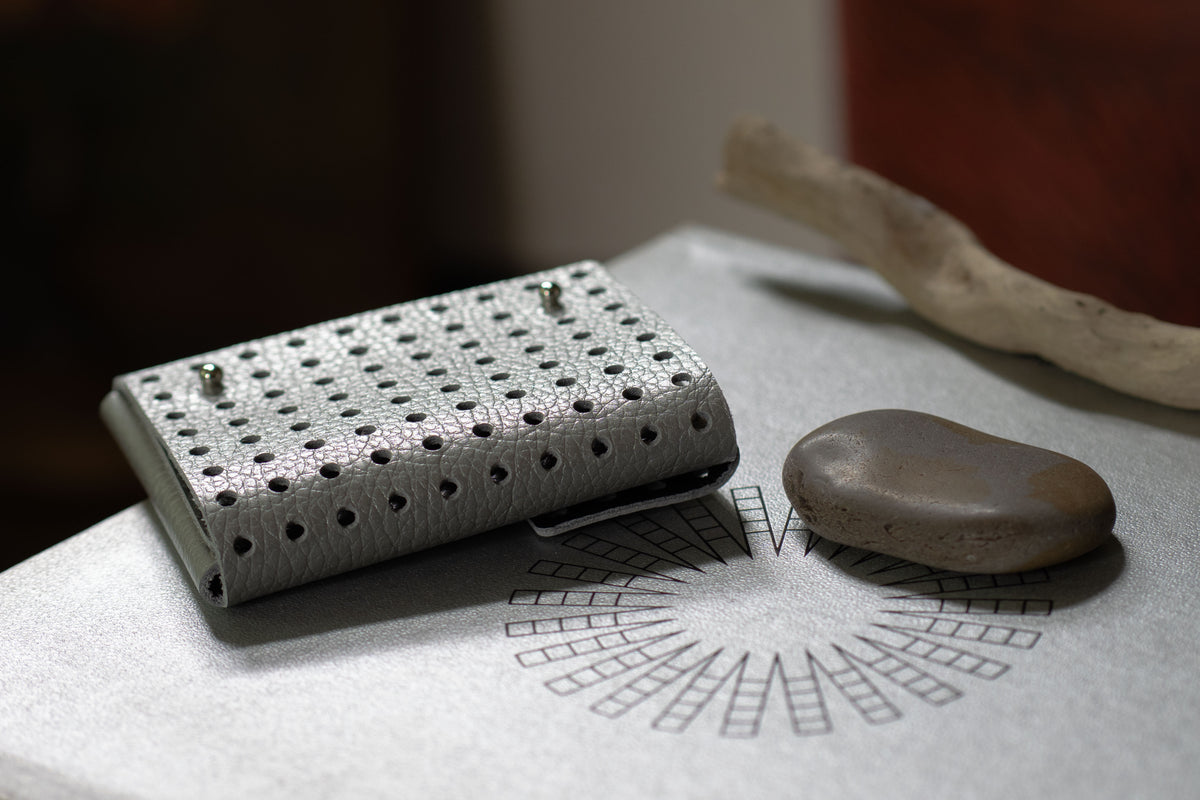 Wallet Leather silver back